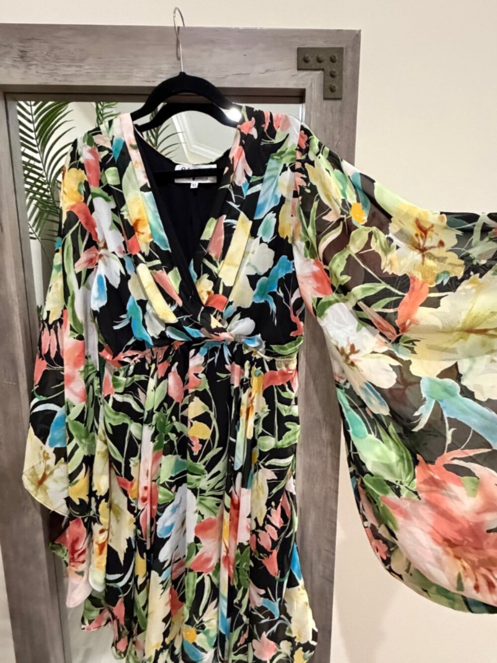 Meghan LA Sunset Black Watercolor Floral Dress XL Flowy Bell Sleeve EUC - Picture 5 of 6